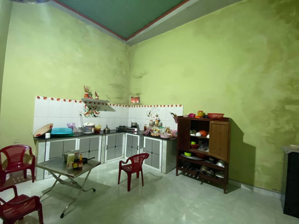Bán nhà Thôn 6 - Đắk Cấm - Cách cổng chào 100m - đường rộng 10m betong 5m. Nhà ngay gần đường đôi.