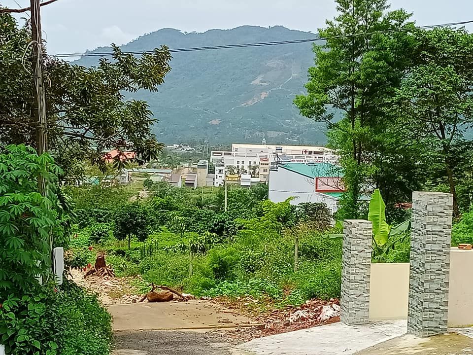 Bán nhà hẻm Phạm Phú Thứ mới xây xong với thiết kế tuyệt vời 1 trệt 3 pn, 2 toilet, sân ôtô , bếp.