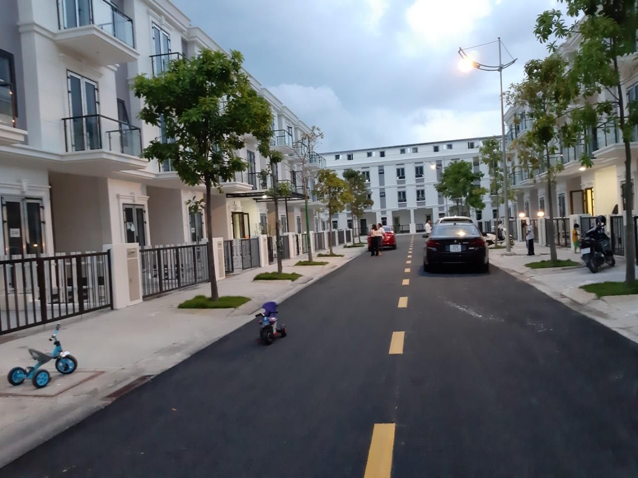 Tôi cần bán nhà phố gần MT đường 30m, đường Hoàng Phan Thái , 1T 2L, 80m2, sổ hồng riêng, chỉ 1.4 t