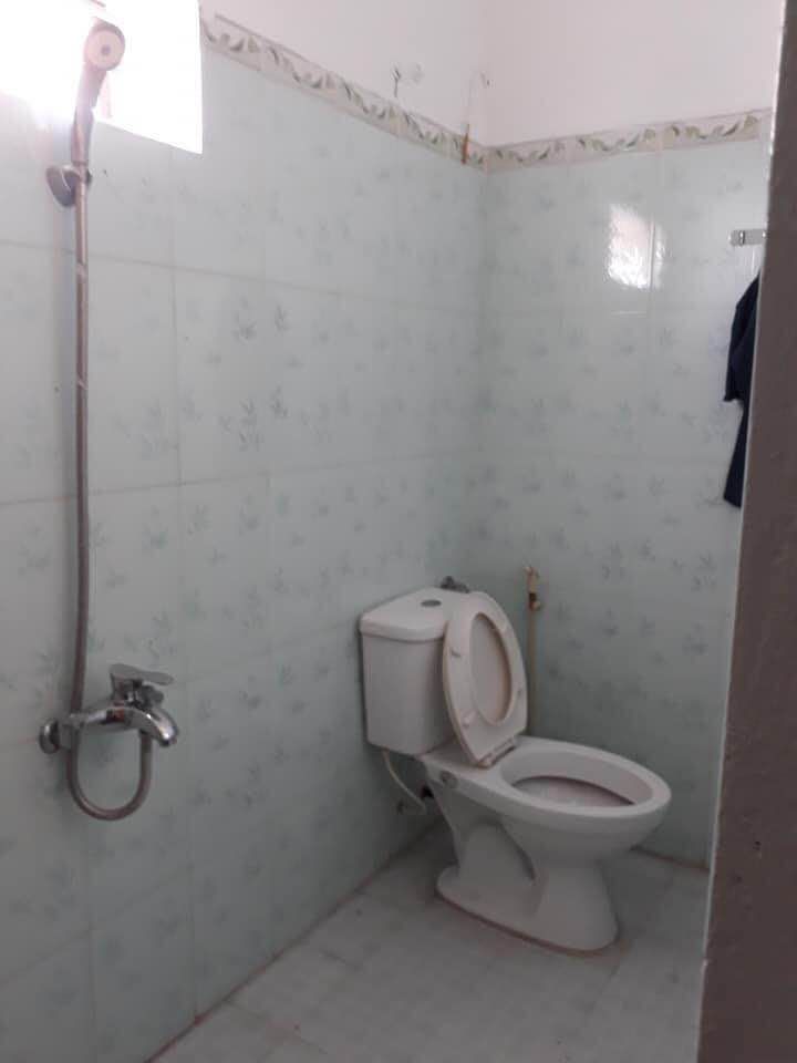 Do nhu cầu chuyển đổi gia đình cần bán nhà 2 tầng dân xây TÂM HUYẾT mặt đường khu Tô Hiến Thành