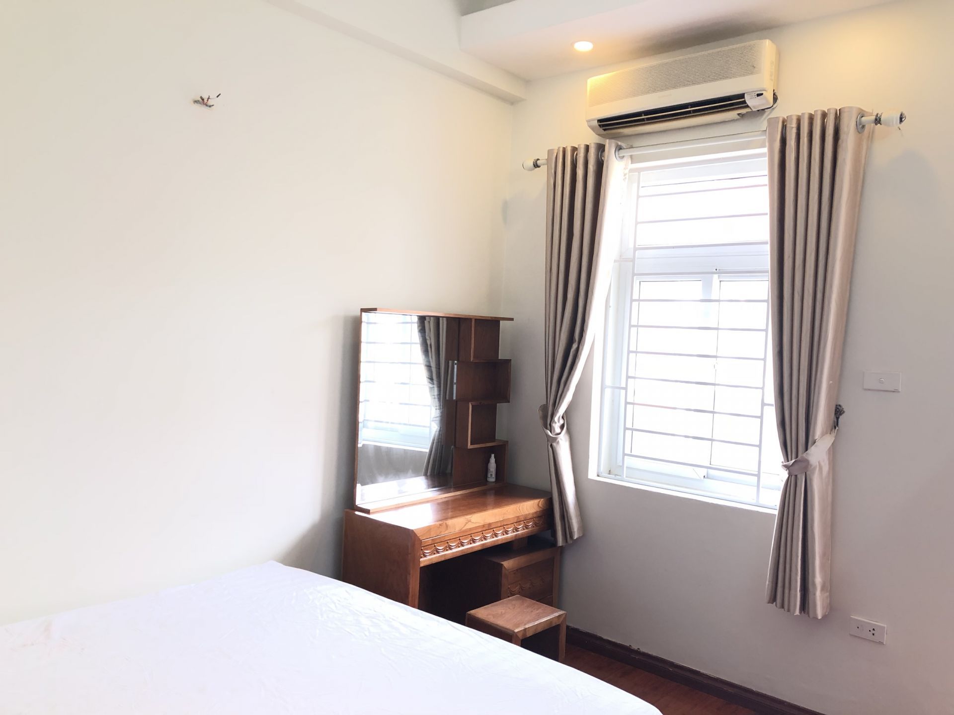 Cho thuê phòng cực đẹp ở chung cư 3 PN ngõ 120 hoàng quốc việt giá 3,3tr, điện nước giá dân