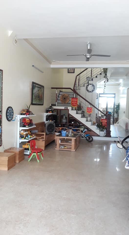 Nhà đep dân xây có thiêt kế.ép cọc bê tông.khu vực ô17.ngõ to ôtô đỗ cửa.hướng nam.măt 4,5m.