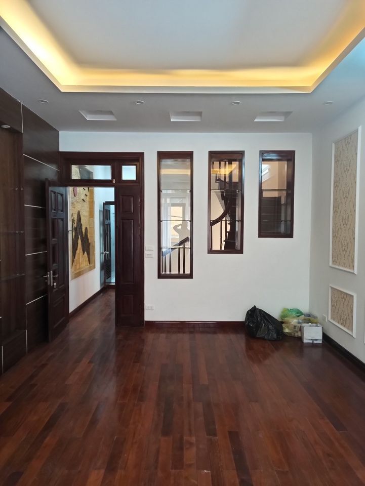 Chủ nhà cần bán gấp nhà phố Phùng Chí Kiên, phường Nghĩa Đô, quận Cầu Giấy, Hà Nội.
