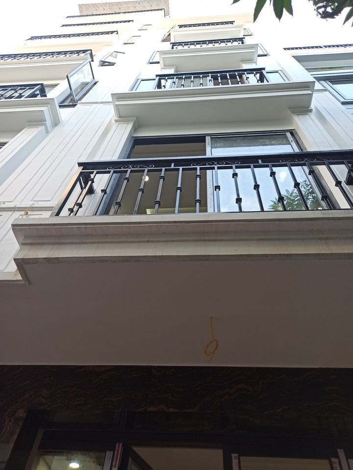 Chủ nhà cần bán gấp nhà phố Phùng Chí Kiên, phường Nghĩa Đô, quận Cầu Giấy, Hà Nội.