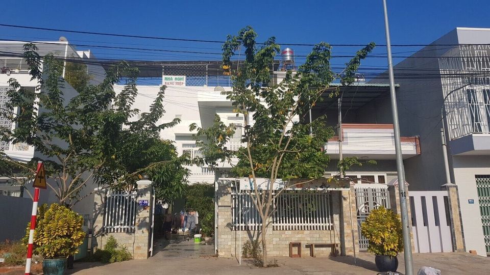 Cho thuê nhà nguyên căn khu dân cư Hùng Vương Dt:160m2(8*20) Gía 15trieu/tháng