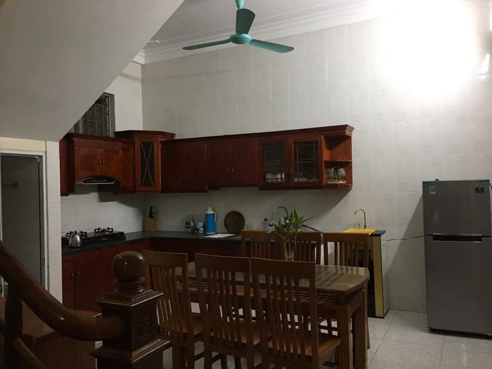 Mình có nhà cho thuê ở khai quang, gần chợ vina . Nhà 3 ngủ khép kín đủ đồ, y ảnh. Nhà có thể kd