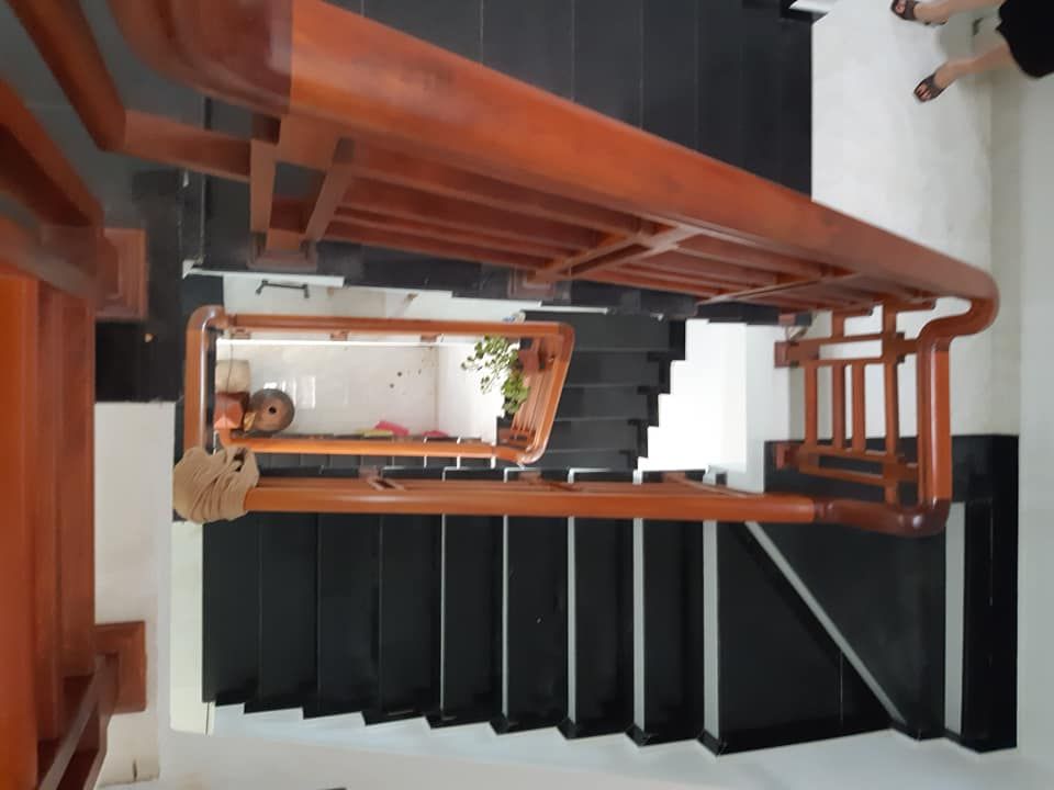 BÁN NHÀ VỊ TRÍ NGAY TRUNG TÂM. ĐI ĐƯỜNG PHAI VỆ VÀO MỘT ĐOẠN. GẦN TRƯỜNG DÂN TỘC NỘI TRÚ. 80M2