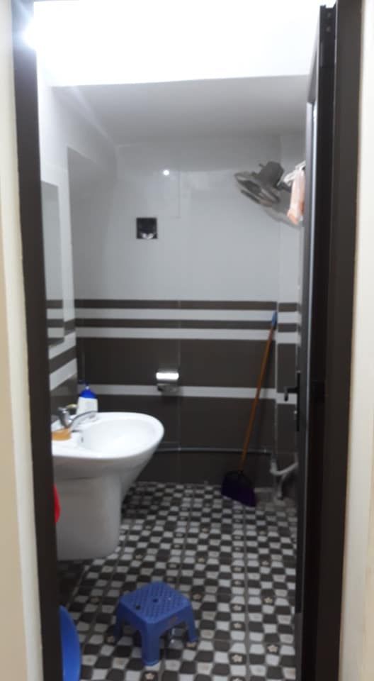 Nhà đep dân xây có thiêt kế.ép cọc bê tông.khu vực ô17.ngõ to ôtô đỗ cửa.hướng nam.măt 4,5m.