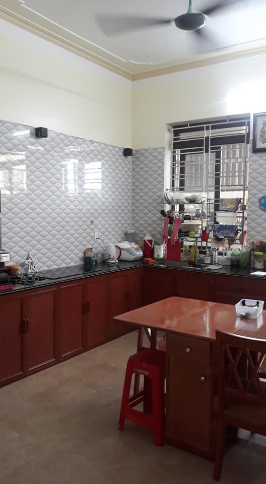 Nhà đep dân xây có thiêt kế.ép cọc bê tông.khu vực ô17.ngõ to ôtô đỗ cửa.hướng nam.măt 4,5m.