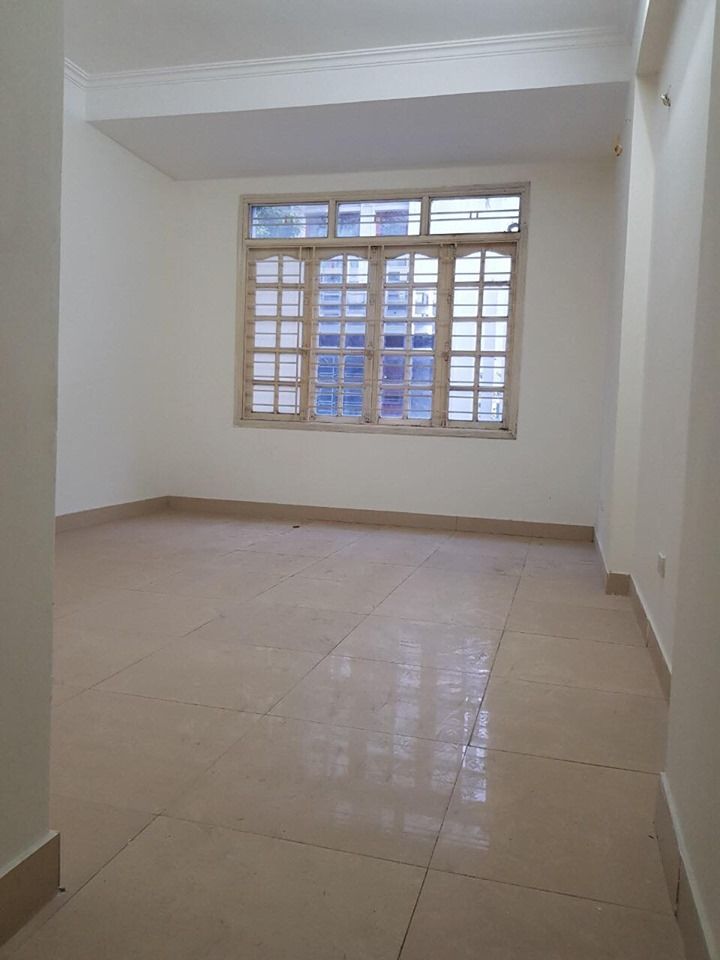 Cho thuê nhà tại Dương Khuê dt 60m2 * 5 tầng, nhà đầy đủ điều hòa, nóng lạnh, vỉa hè rộng, đỗ được.
