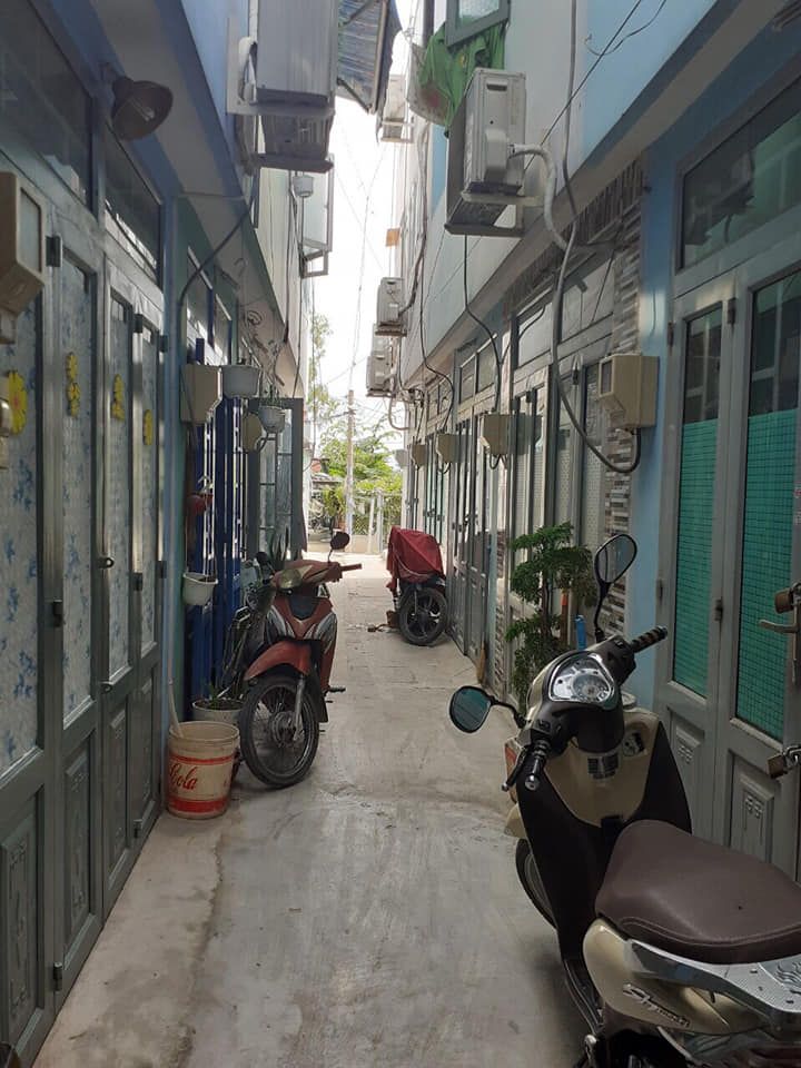 Nhà 1 trệt, 2 lầu, 2 phòng ngủ, 3 toilet, hẻm 4m, ấp 4, xã Đông Thạnh, Hóc Môn. SHC, có GPXD.