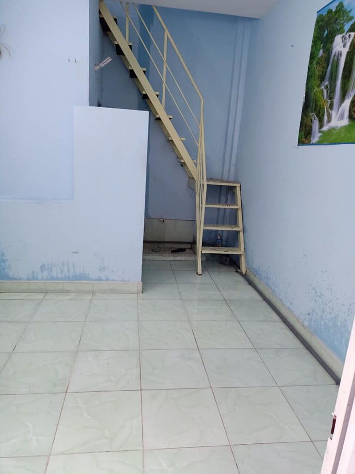 Nhà 1 trệt, 2 lầu, 2 phòng ngủ, 3 toilet, hẻm 4m, ấp 4, xã Đông Thạnh, Hóc Môn. SHC, có GPXD.