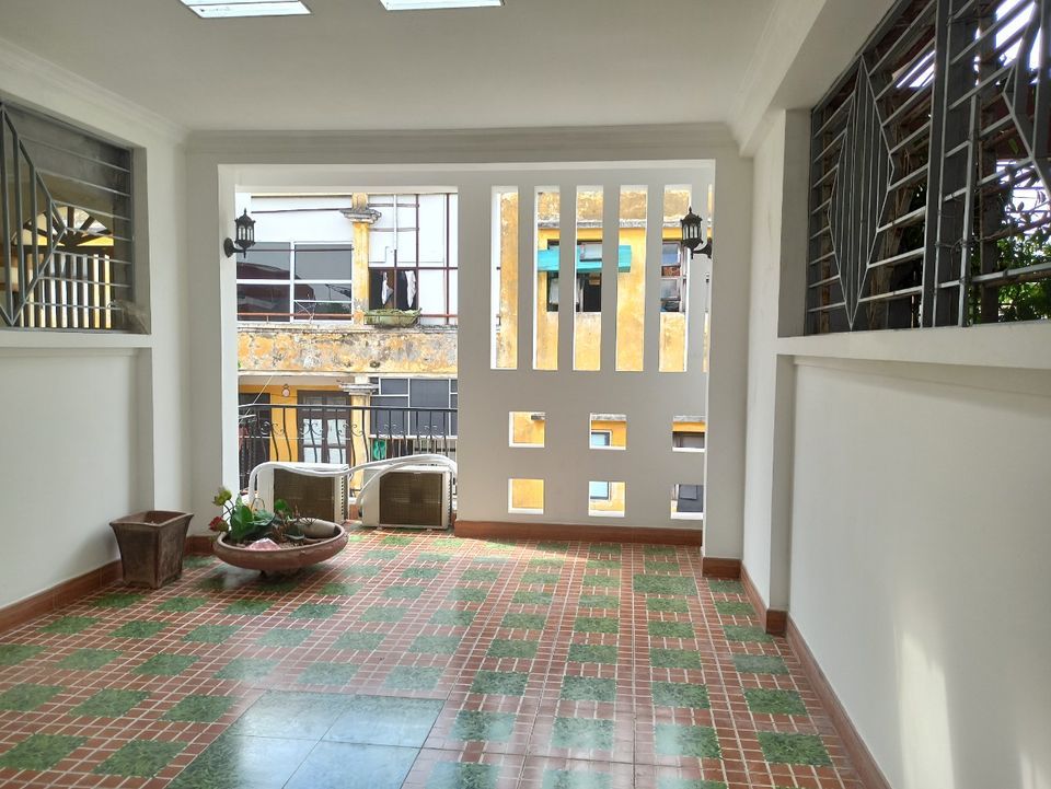 Chủ nhà cần bán gấp nhà phố Phùng Chí Kiên, phường Nghĩa Đô, quận Cầu Giấy, Hà Nội.