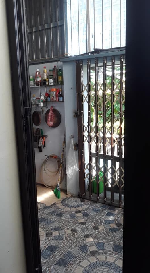 Nhà đep dân xây có thiêt kế.ép cọc bê tông.khu vực ô17.ngõ to ôtô đỗ cửa.hướng nam.măt 4,5m.