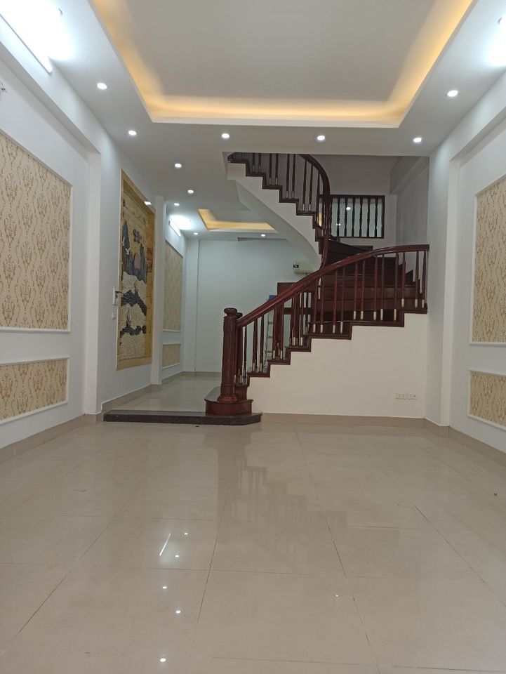 Chủ nhà cần bán gấp nhà phố Phùng Chí Kiên, phường Nghĩa Đô, quận Cầu Giấy, Hà Nội.