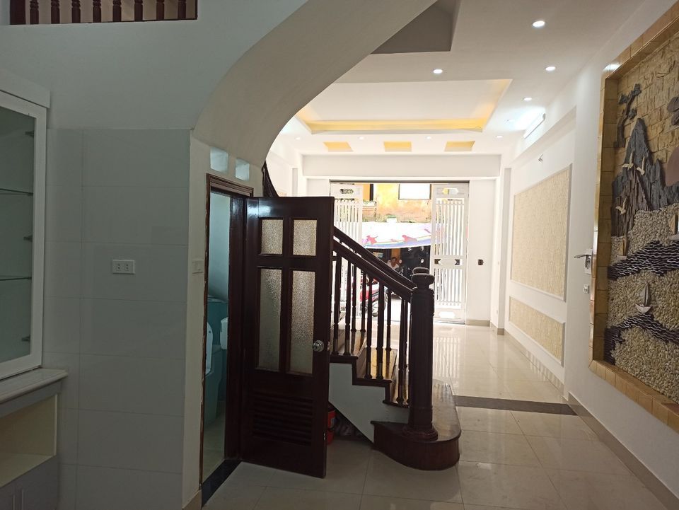 Chủ nhà cần bán gấp nhà phố Phùng Chí Kiên, phường Nghĩa Đô, quận Cầu Giấy, Hà Nội.