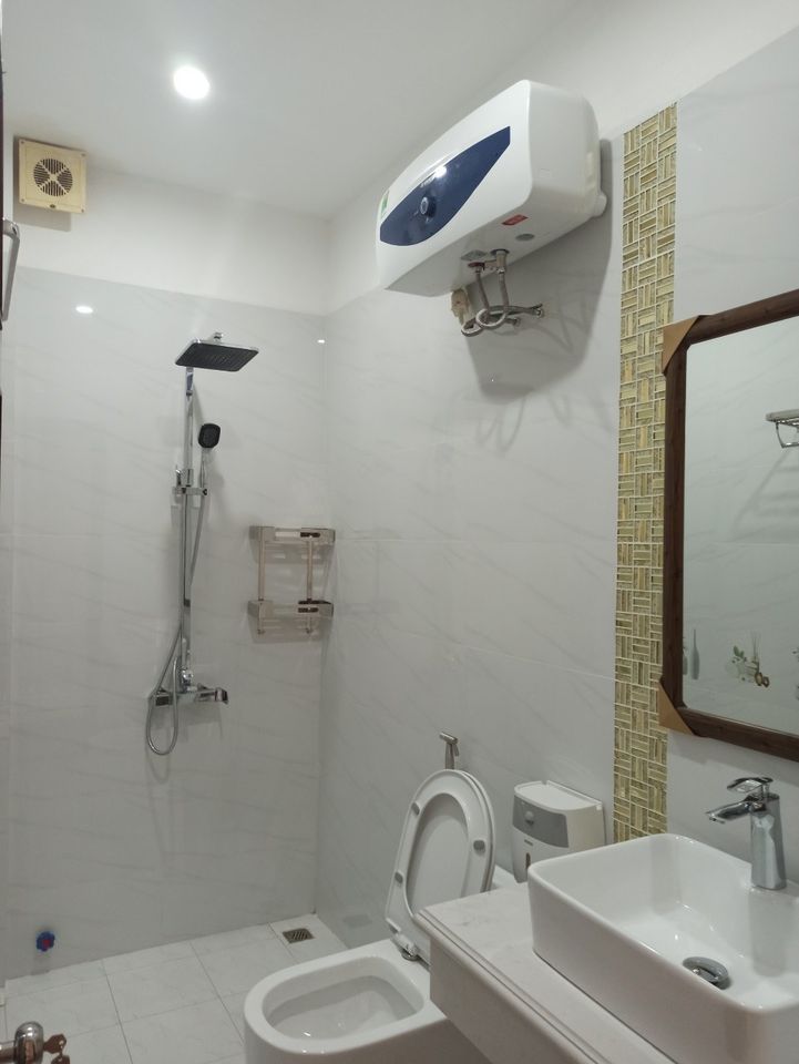 Chủ nhà cần bán gấp nhà phố Phùng Chí Kiên, phường Nghĩa Đô, quận Cầu Giấy, Hà Nội.