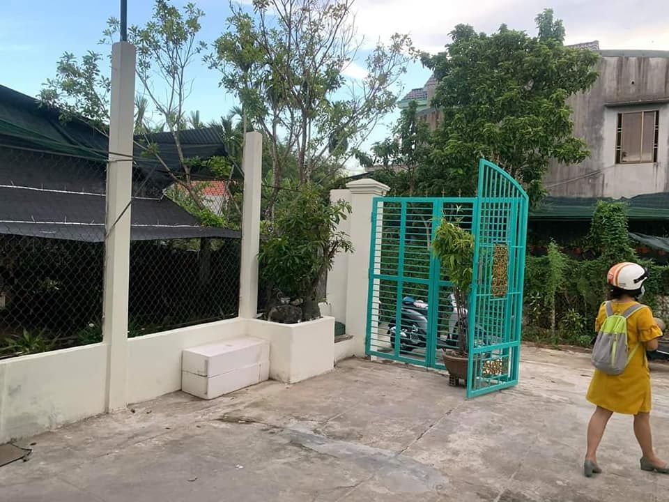 Chính chủ cần bán nhà hẻm oto 128 hoàng hoa thám, 5,3*25, hướng Tây nam: sân , phòng khách 2pn