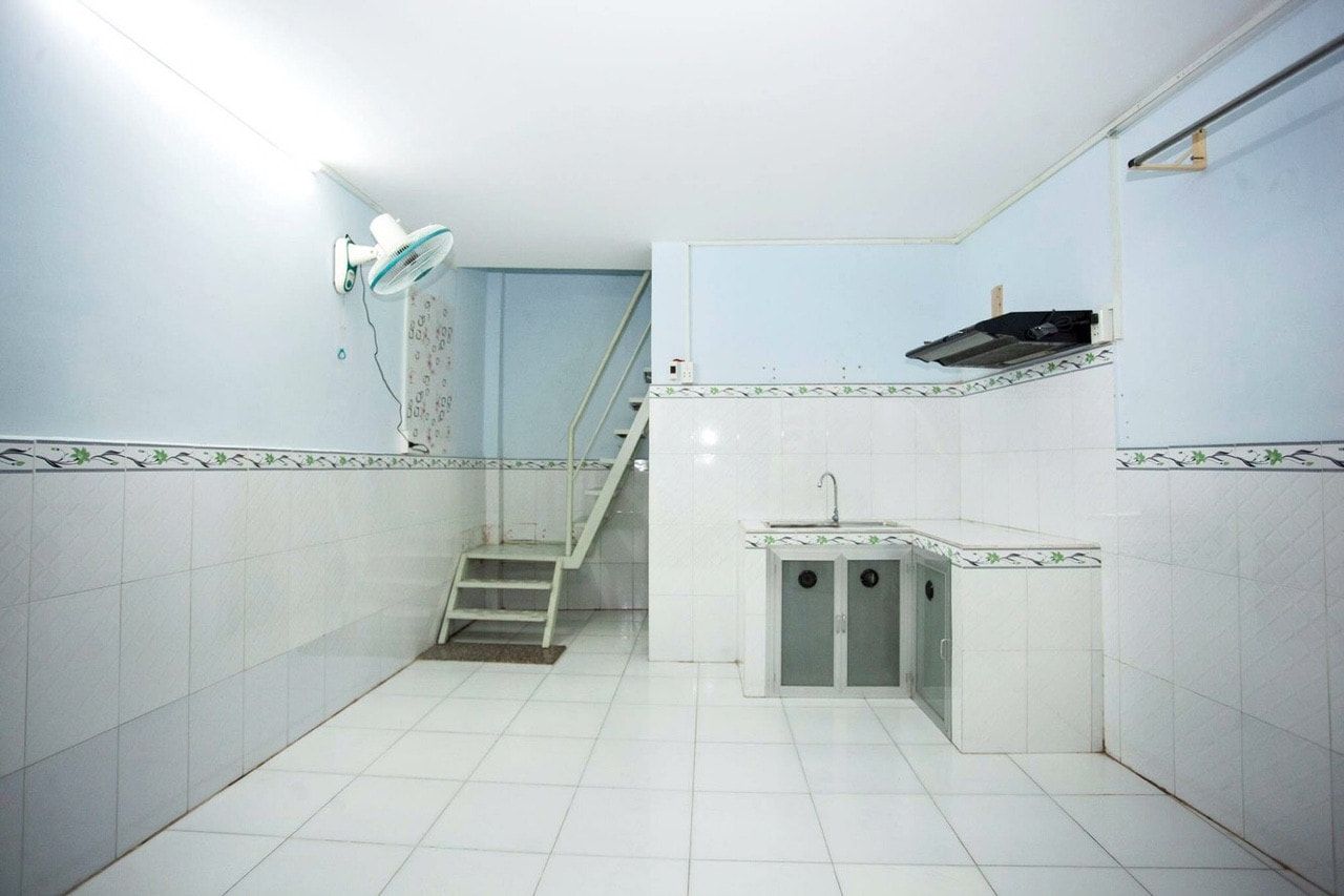 Cho thuê nhà đẹp nội thất cơ bản giá rẻ bùi văn ba ngay khu chế xuất giá 5tr