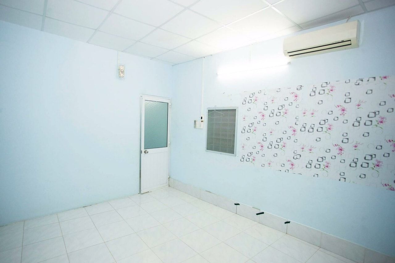 Cho thuê nhà đẹp nội thất cơ bản giá rẻ bùi văn ba ngay khu chế xuất giá 5tr