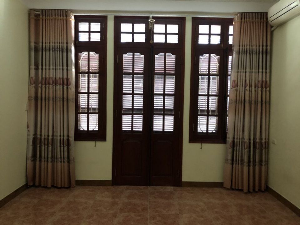 cần cho thuê nhà 4 tầng 60m2 1 sàn. nhà có 4 pn có sẵn điều hòa nóng lạnh ô tô đỗ cửa Hạ Long