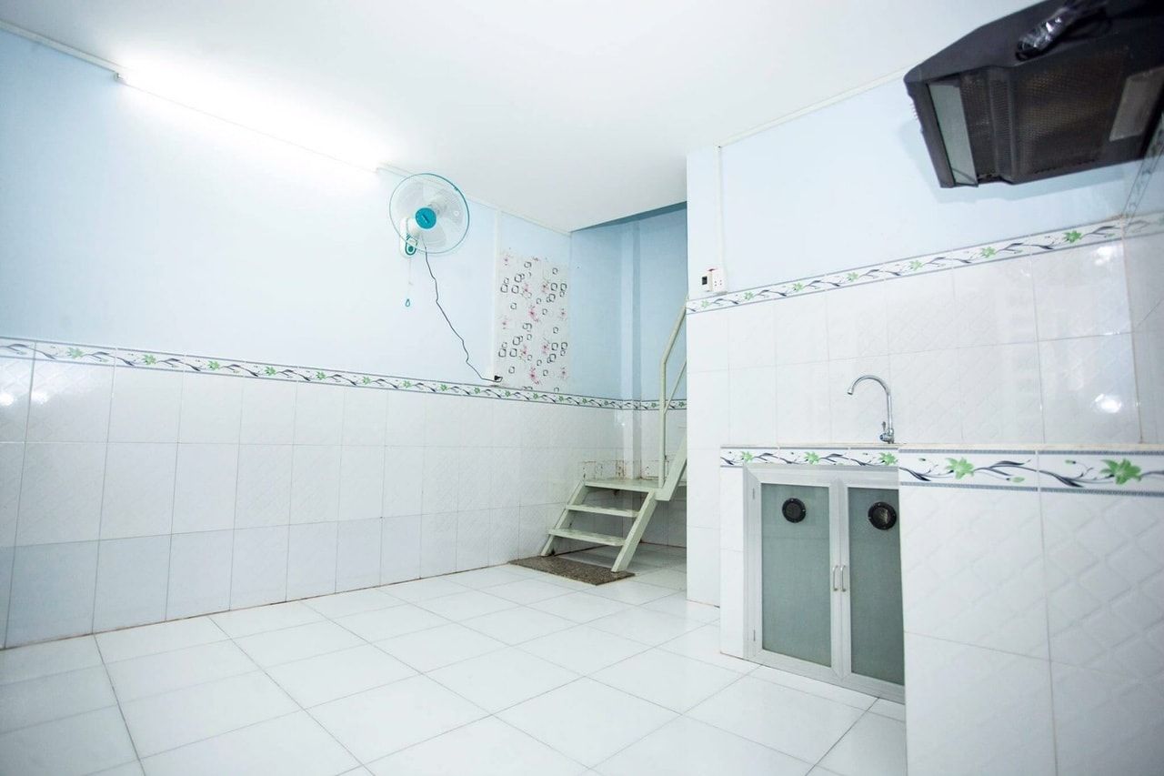 Cho thuê nhà đẹp nội thất cơ bản giá rẻ bùi văn ba ngay khu chế xuất giá 5tr