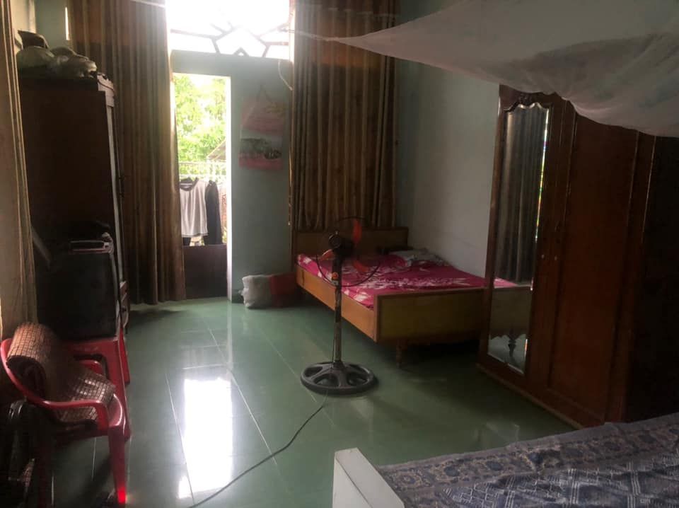 Bán nhà 2 tầng ngõ 20 cao xanh . Nhà 2 tầng 1 tum Nhà gồm 2 phòng ngủ . 2 vệ sinh .