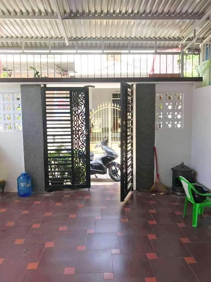 Trả trước 400tr. Để chuyển vô ở căn nhà xây 2 năm. Nhà 2 tầng. Móng 5 tầng. kp.4_p.1. Đông Hà