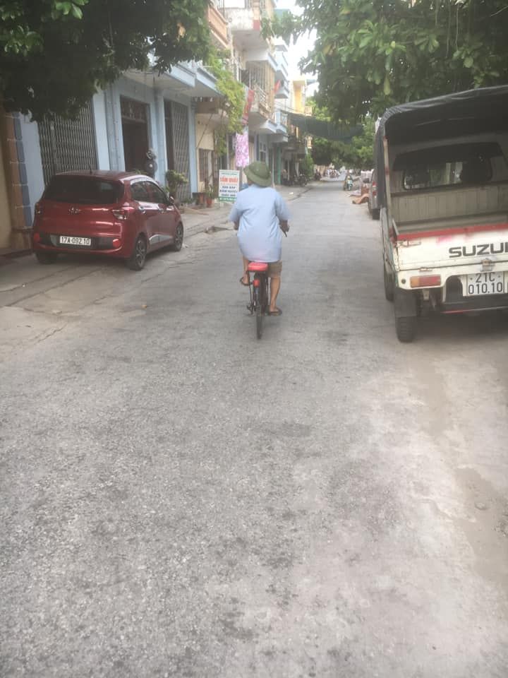 Bán căn nhà 2 tầng mặt đường Trần quang diệu cách 10m giao với hoàng công chất ,gần trường tây sơn