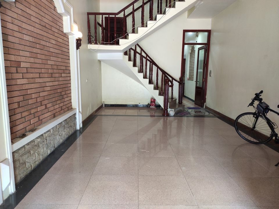 cần cho thuê nhà 4 tầng 60m2 1 sàn. nhà có 4 pn có sẵn điều hòa nóng lạnh ô tô đỗ cửa Hạ Long
