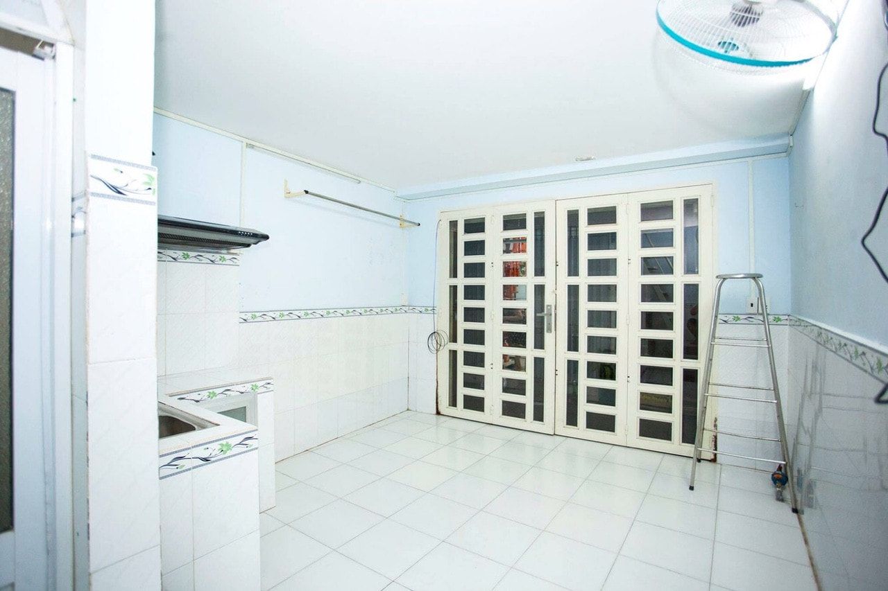 Cho thuê nhà đẹp nội thất cơ bản giá rẻ bùi văn ba ngay khu chế xuất giá 5tr