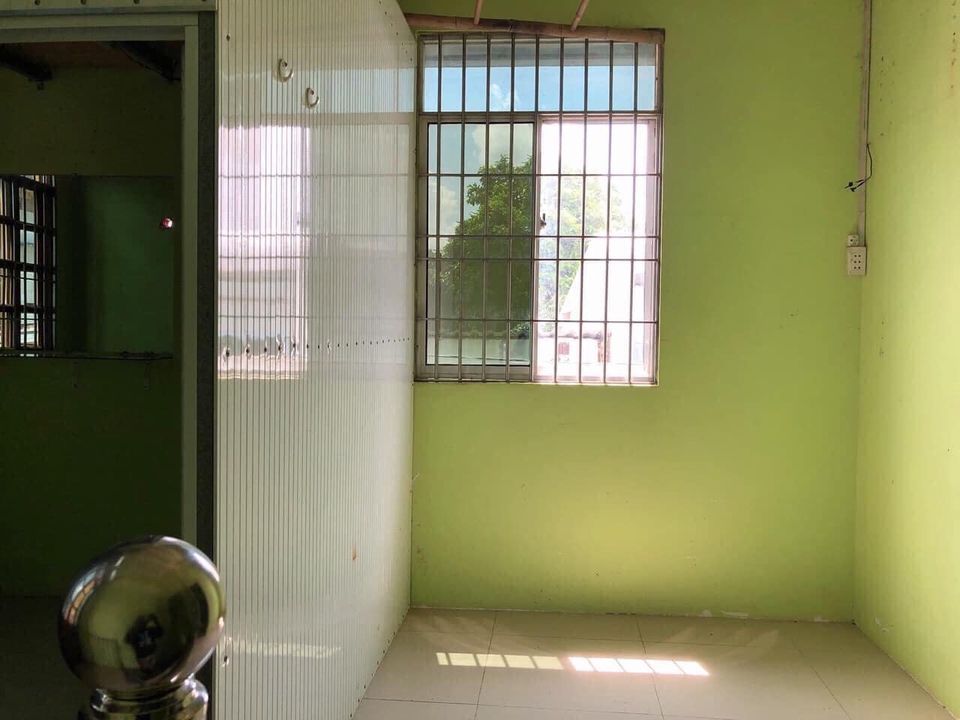NHÀ 1 TRỆT 1 LẦU - HẺM CHỢ BÔNG SEN HÙNG VƯƠNG TPST Vị trí: Hẻm ngang Hồ Nước Ngọt