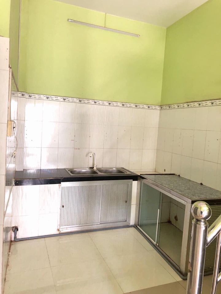 NHÀ 1 TRỆT 1 LẦU - HẺM CHỢ BÔNG SEN HÙNG VƯƠNG TPST Vị trí: Hẻm ngang Hồ Nước Ngọt
