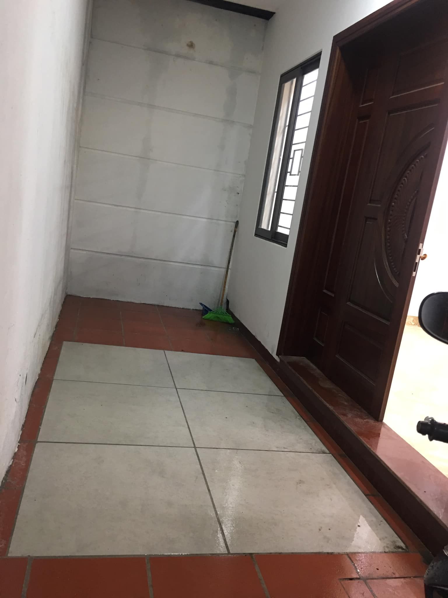 Tôi chính chủ Cho thuê nguyên căn mới koong 5 tầng ở ngõ 61 Phố trạm. Giá 7tr/thg