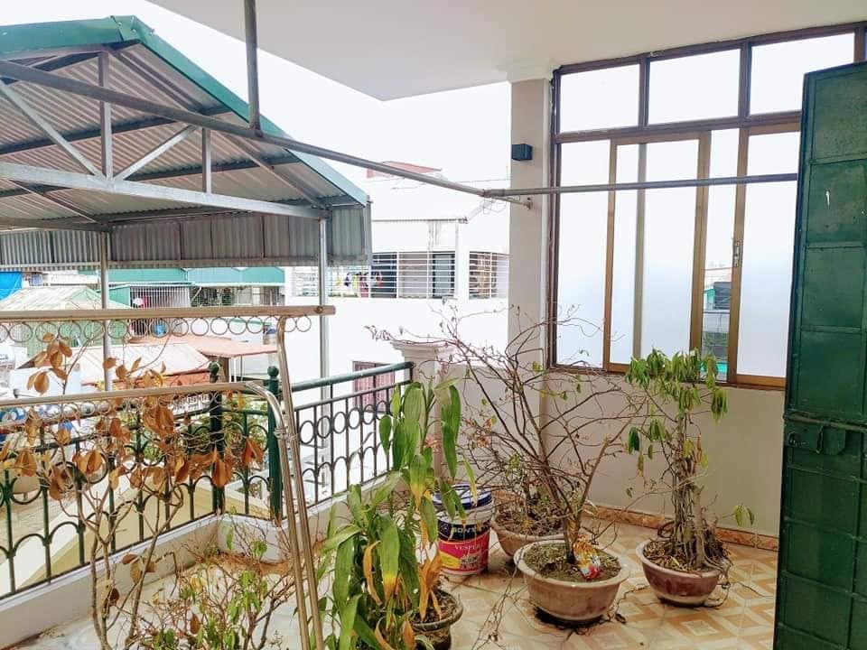 bán LÔ GÓC 3 MẶT THOÁNG - NGÕ 3M - 20M RA Ô TÔ TRÁNH - 50M RA MP - TT QUẬN HBT + Vị trí đẹp gần phố