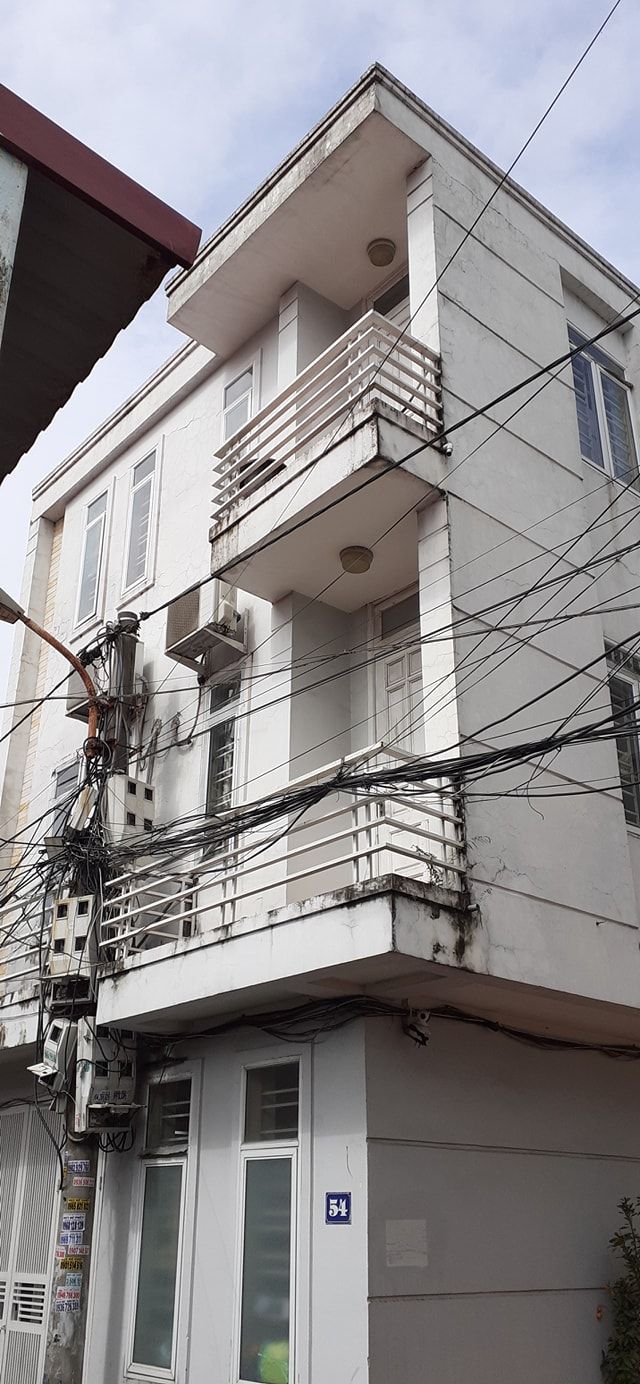 Cho thuê nhà 3 tầng.150m2 01 pk, bếp 04 pn điều hòa, nóng lạnh. 54/75/132 An đà. Đằng Giang