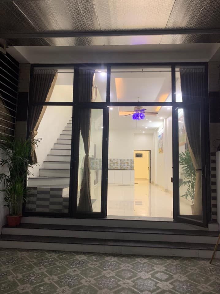 Bán căn nhà gần trường mầm non sư phạm Hướng tây Diện tích: 113m2 Thiết kế hiện đại: 3 phòng ngủ