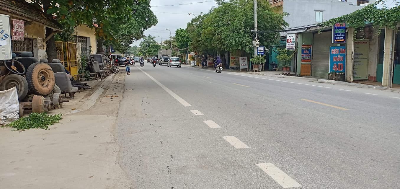 Bán lô đất 196m2.Diện tích 200m2 mà giá chưa tới 700 tr . RẺ QUÁ TRỜI. xóm Cộng . xã Đông Thịnh