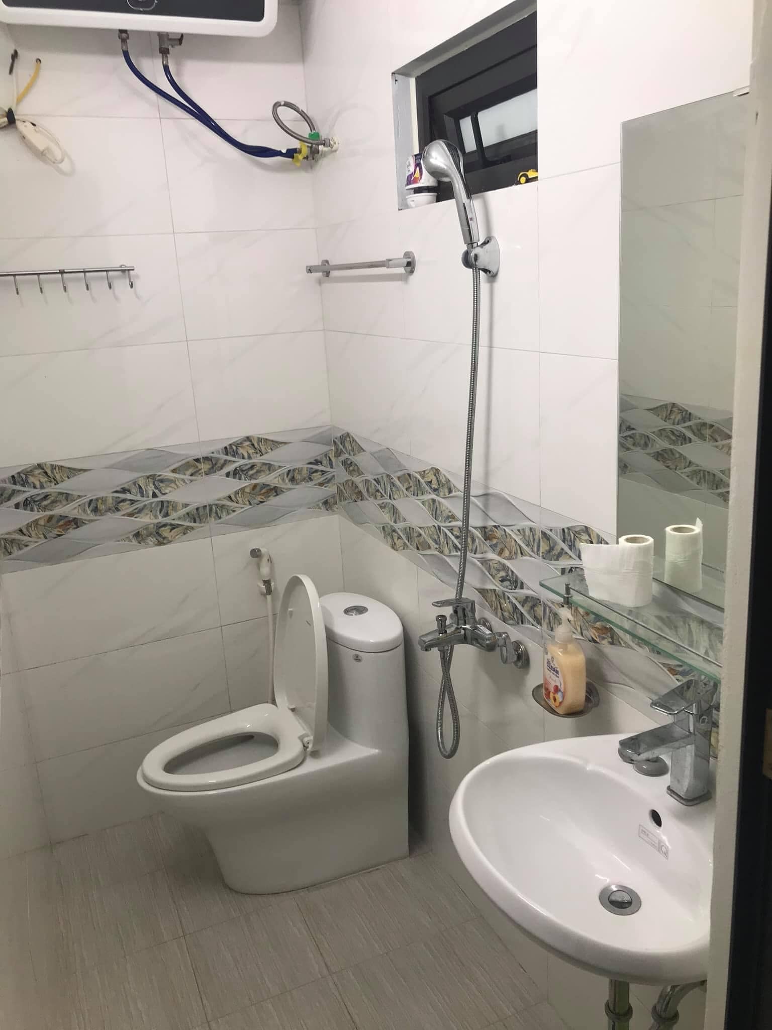 CHO THUÊ CCMN TẠI NGỌC THUỴ Diện Tích 21-26 m2 mỗi phòng đều có giường, bếp.