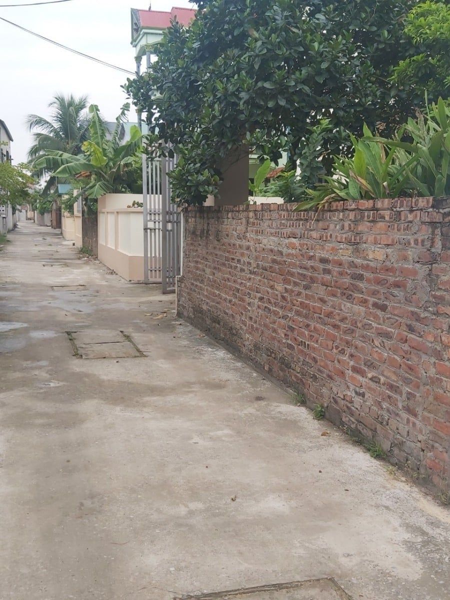 Em cần bán gấp đất 85m2 Hương Đình , Mai Đình , Sóc Sơn - Mặt tiền : 5,6m - Dài :15,2m - Sổ đỏ cc