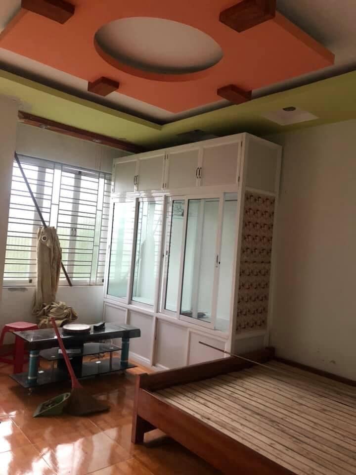 Cho thuê nhà trong ngõ Chợ Hàng Mới - Diện tích: 50m2 x 3 tầng - Kết cấu: 3 ngủ, 2 vệ sinh