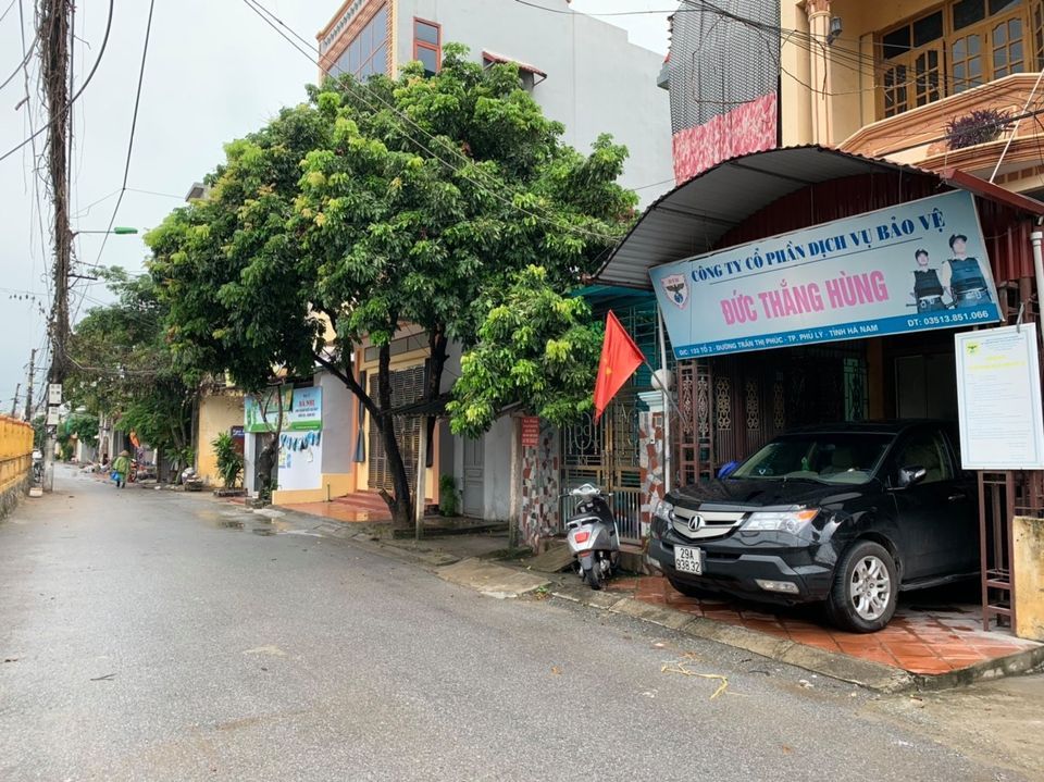 BÁN NHÀ TRẦN THỊ PHÚC Nhà tiện Kinh doanh, bán hàng, thoáng đãng 1 bên cạnh là ngõ