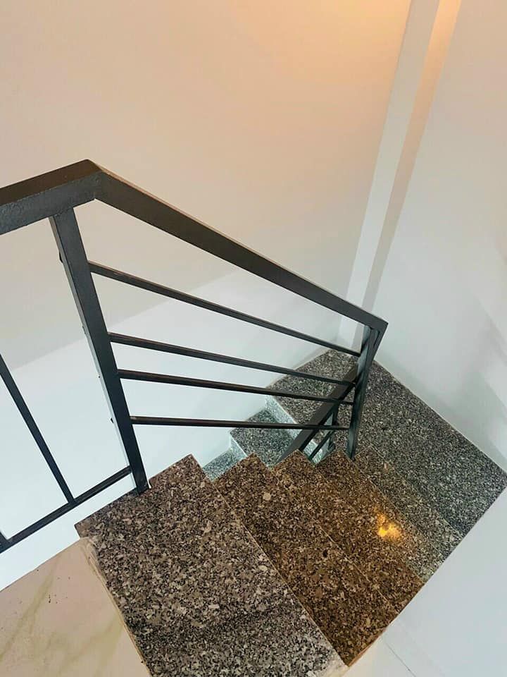 Bán nhà TTH07 q. 12 cách metro 200m Dt: 3m2 x 5 1tret 1lững 1 lầu 2p ngủ 2 toilét Điện nước chính.