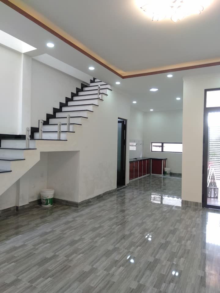 Bán nhà mới xây hẻm Phù Đổng. Nhà xây chắc chắn, không gian sinh hoạt hiện đại. Thiết kế đẹp