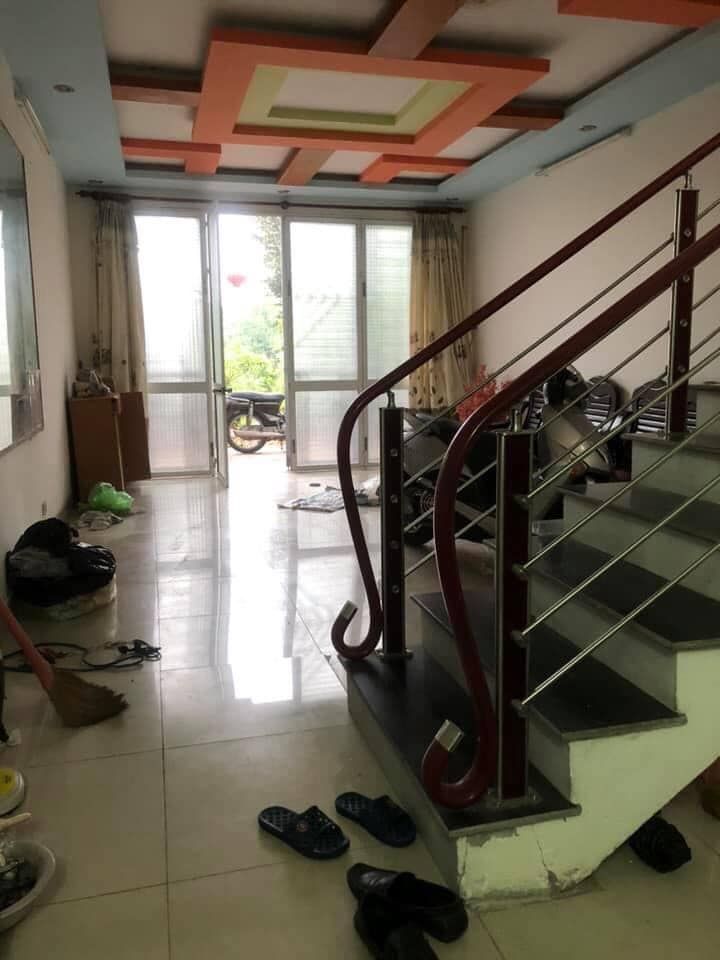 Cho thuê nhà trong ngõ Chợ Hàng Mới - Diện tích: 50m2 x 3 tầng - Kết cấu: 3 ngủ, 2 vệ sinh