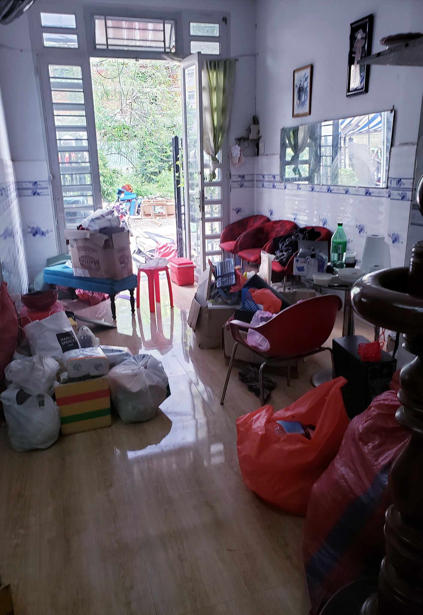 Cho thuê nhà giá rẻ: + Căn nhà đôi . Nhà còn mới An Dương vương, P16 Q8, HCM