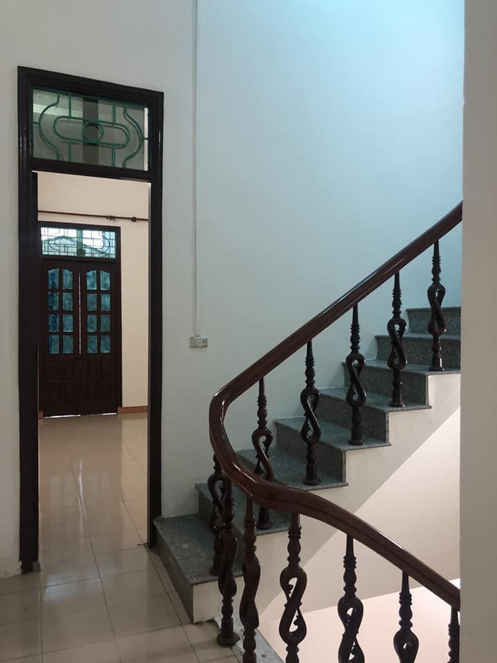 GIA CHỦ CHUYỂN NHÀ ĐI HÀ NỘI NÊN BÁN NHÀ 3 TẦNG Ở GẦN CHỢ BẦU DIỆN TÍCH 64M LƯU KHÔNG
