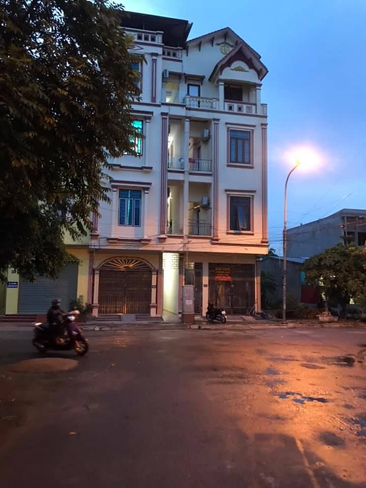 cần bán mảnh đất khu hồ vân sơn phủ lý. Cách dhcn 500m(8000 sinh viên) Hướng: đông nam Mát mẻ