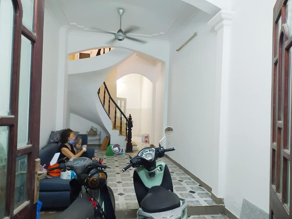 Cho thuê Nhà riêng 4 tầng 3PN, 3WC ngõ 206 trương định, tổng diện tích 160 m2, bình nóng lạnh