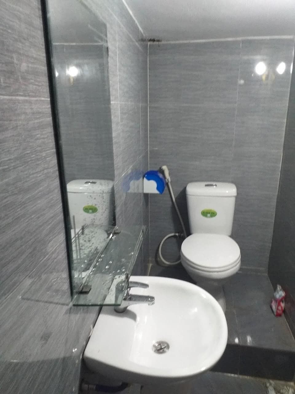 Cho thuê nhà trong ngõ An Đà. Diện tích : 40m2 x 2 tầng. Bao gồm 1 phòng ngủ lớn , 1 wc